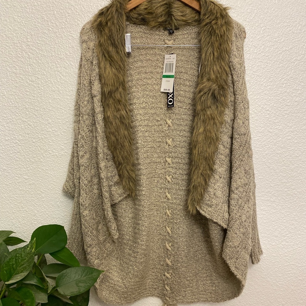 Knitted Cardigan w/ faux fur